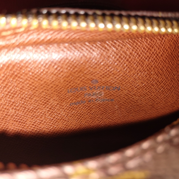 AUTHENTICATED, VINTAGE (LV) Louis Vuitton Monogram Danube Crossbody Bag - Picture 12 of 15